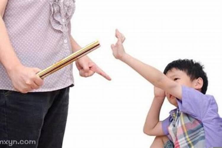 梦见妈妈打我什么预兆呢