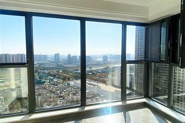 把阳台全部装成玻璃窗风水好吗?