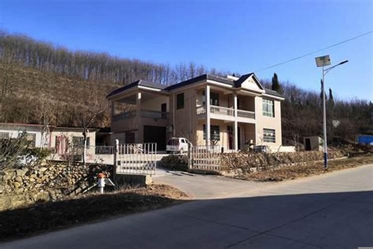 山沟里盖房子怎么选地势高低