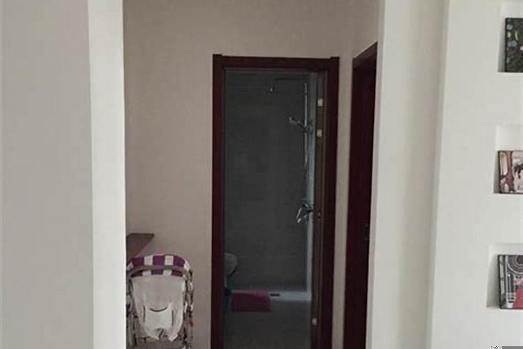 大门对着卫生间好不好风水