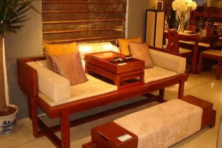 客厅放罗汉床的讲究