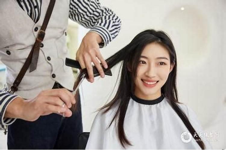 铺新婚床说吉言