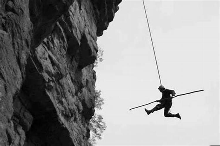 梦见和家人一起走悬崖峭壁