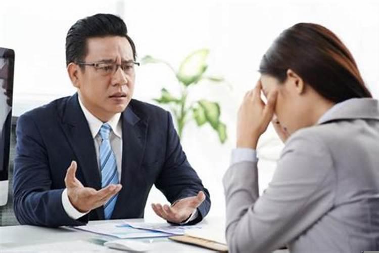 梦到被领导批评预示着什么预兆