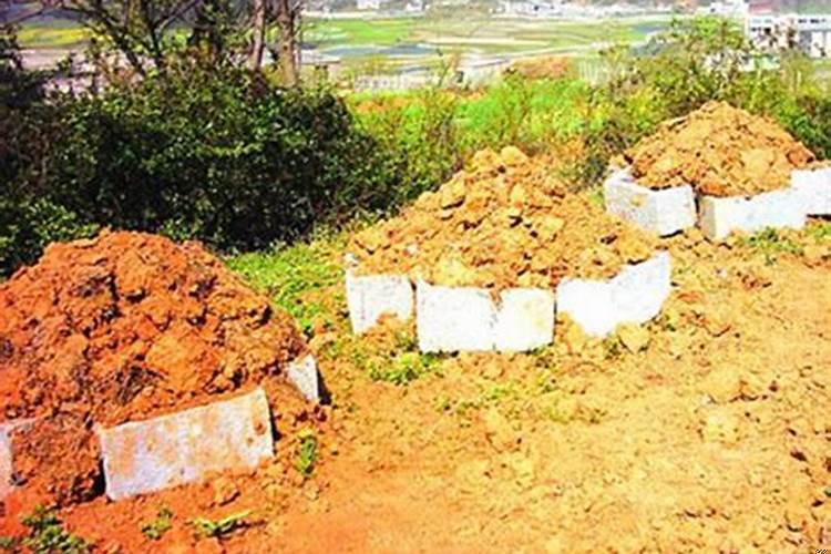 新坟为什么三年不动土呢