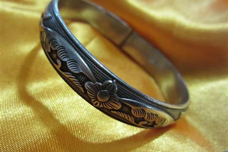 什么样的人不适合戴银手镯