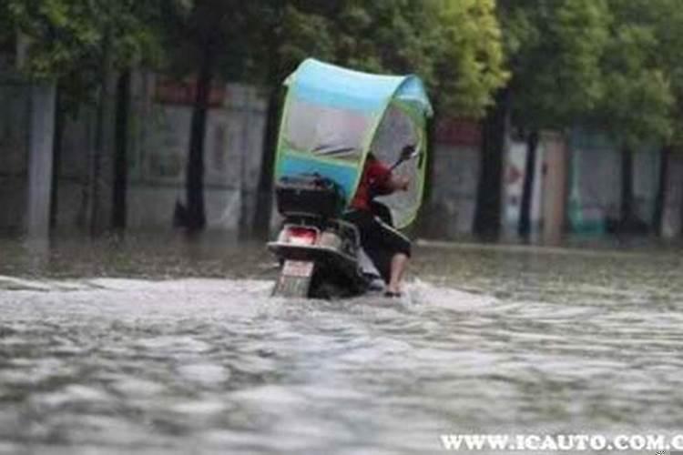 梦到骑车子掉河里了