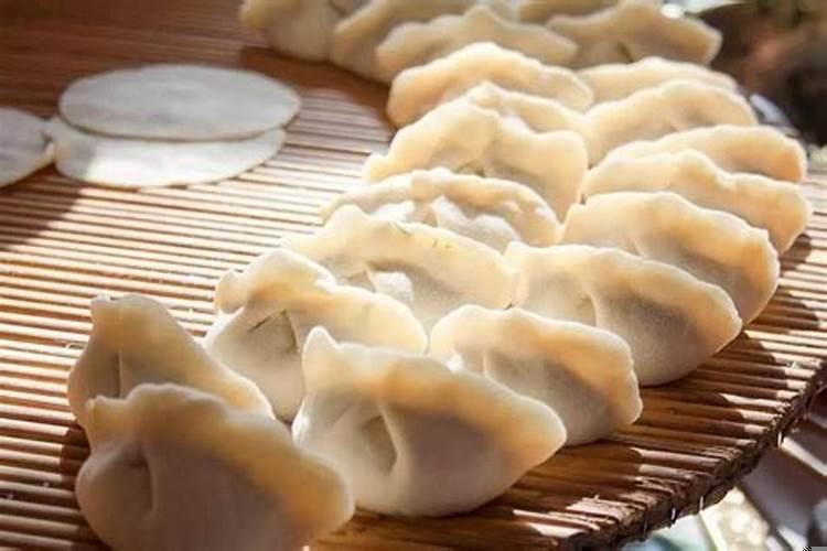女人梦见包饺子吃饺子啥意思