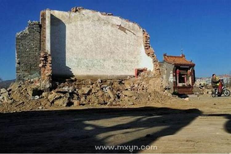 梦到坟墓和马预示着什么意思