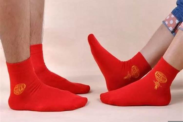 过年为什么要穿红色袜子