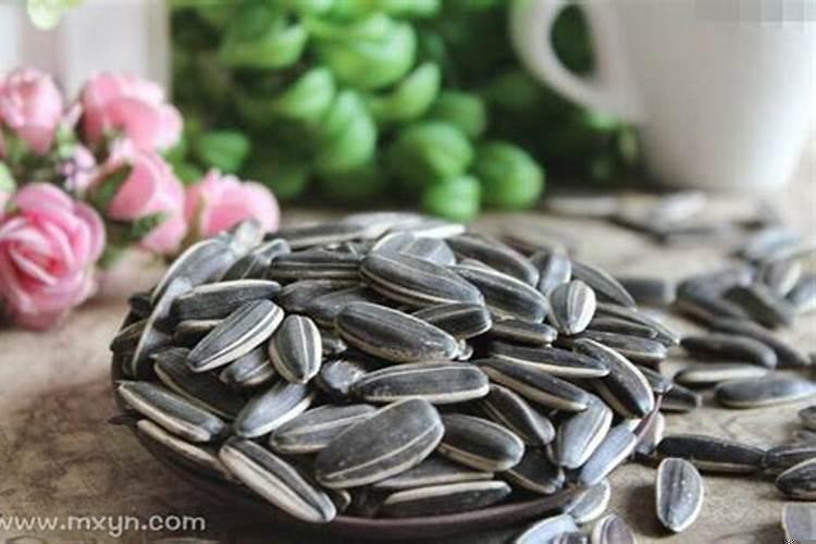 梦见嗑瓜子是什么意思，好不好