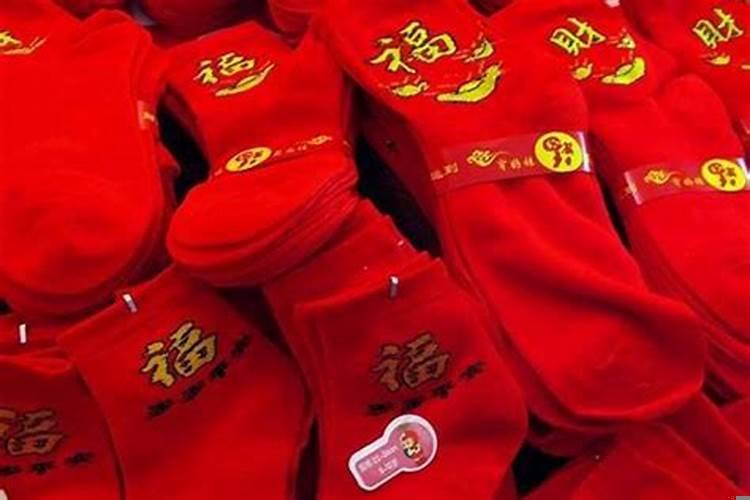 本命年女孩子穿什么