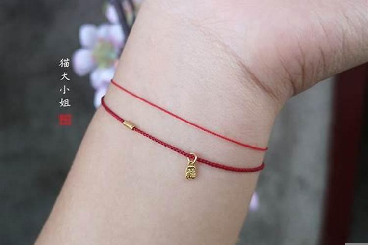 红绳脚链可以带手上吗