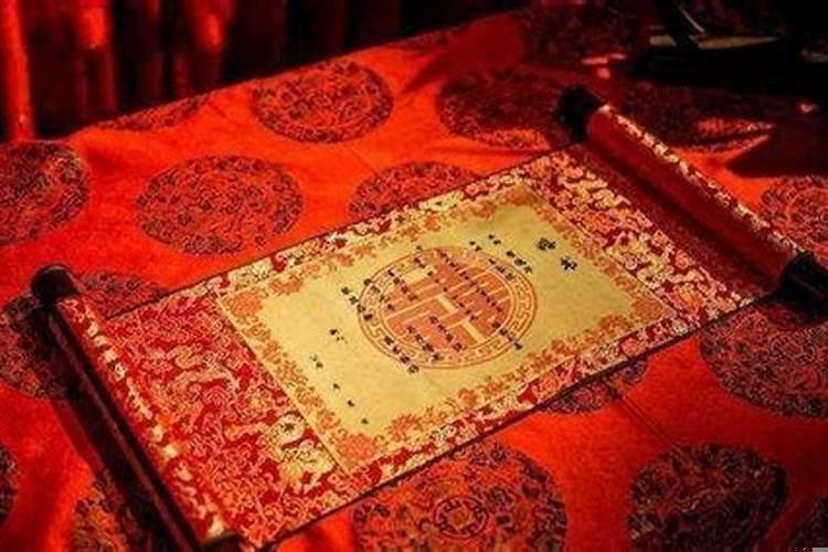 伤官配正印女命