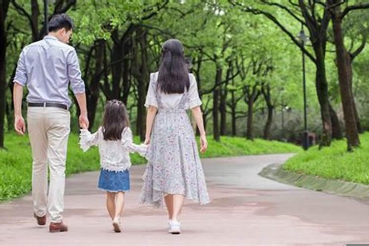 已婚女人梦见娘家妈生活落魄