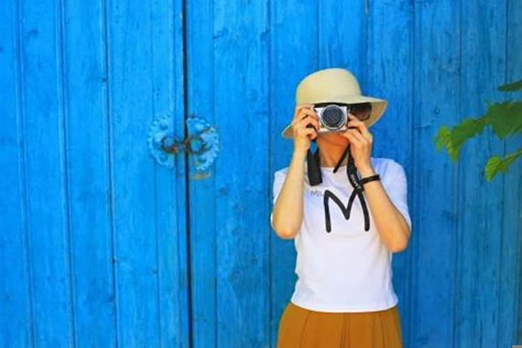 梦见自己和老公的前妻在一起吃饭