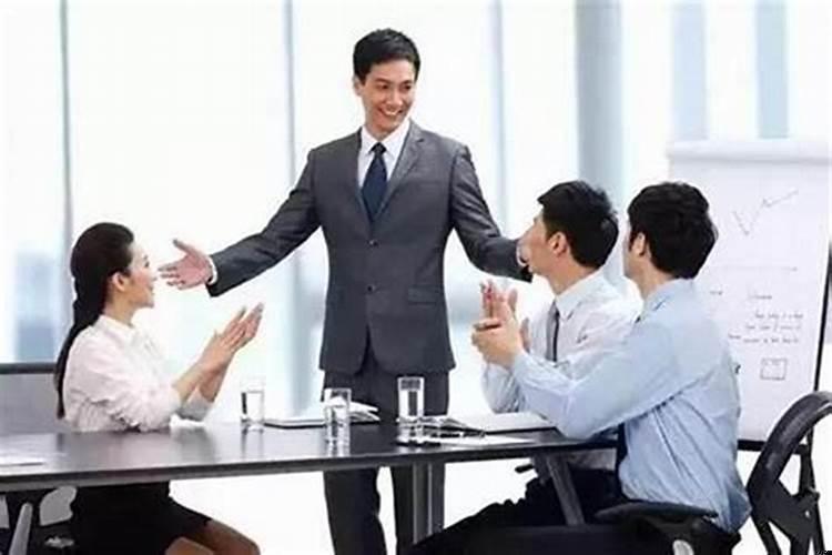 在公司上班遇到领导是小人怎么办