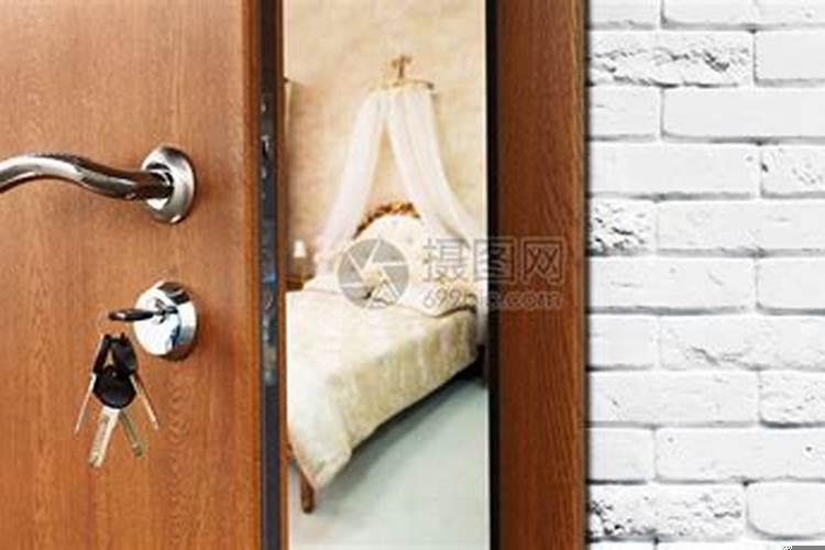 梦见门半开着是什么意思