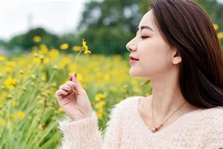 梦见很久不联系的闺蜜是什么意思呀