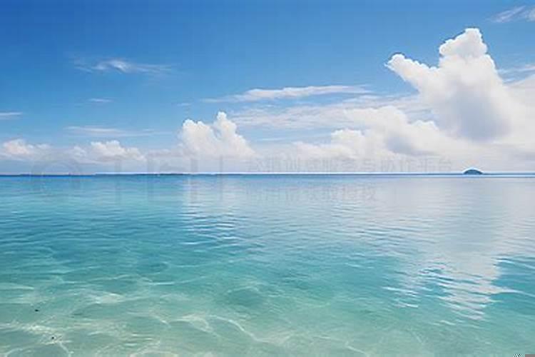 女人梦见蔚蓝色的大海