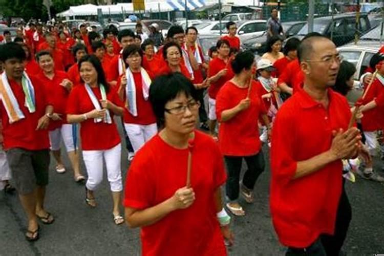 梦见死去的人穿活人的衣服
