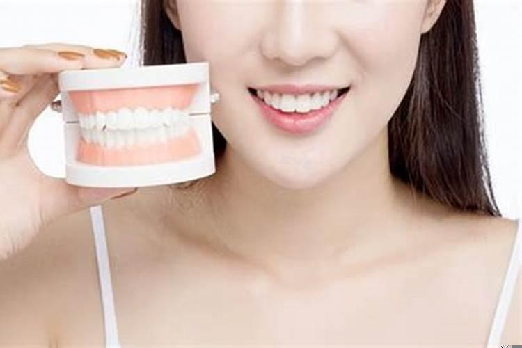 梦见掉了好多颗牙，蹲地上找牙