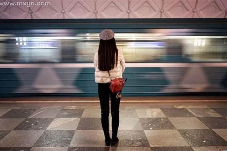 梦到有人对我动手动脚是什么意思