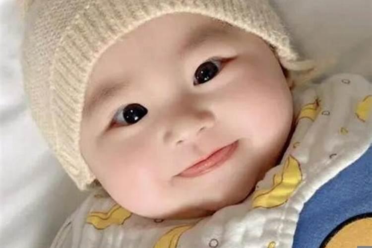 梦见刚出生的婴儿拉屎在我的手上