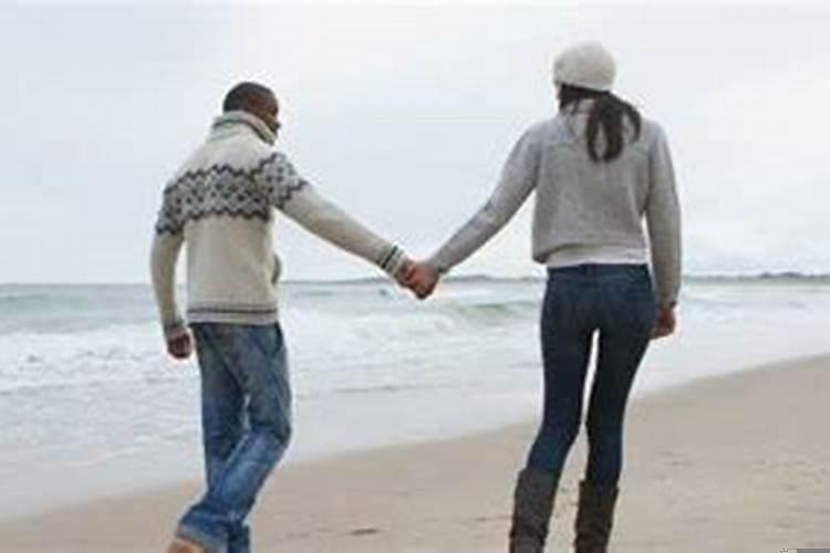 梦见差点和男友睡了一起