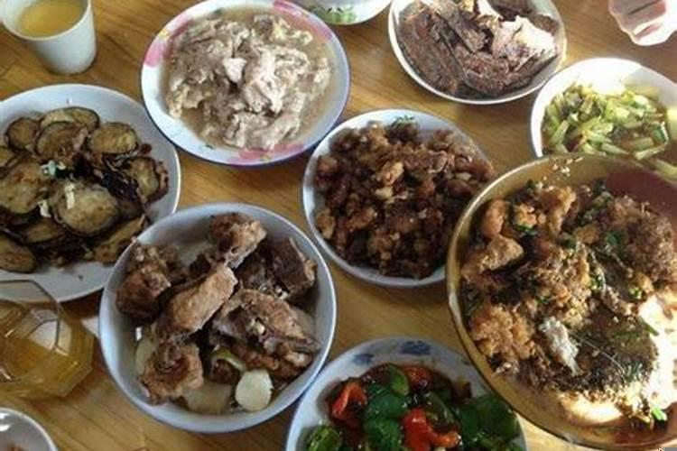 梦到死去的亲人一起吃饭是什么意思