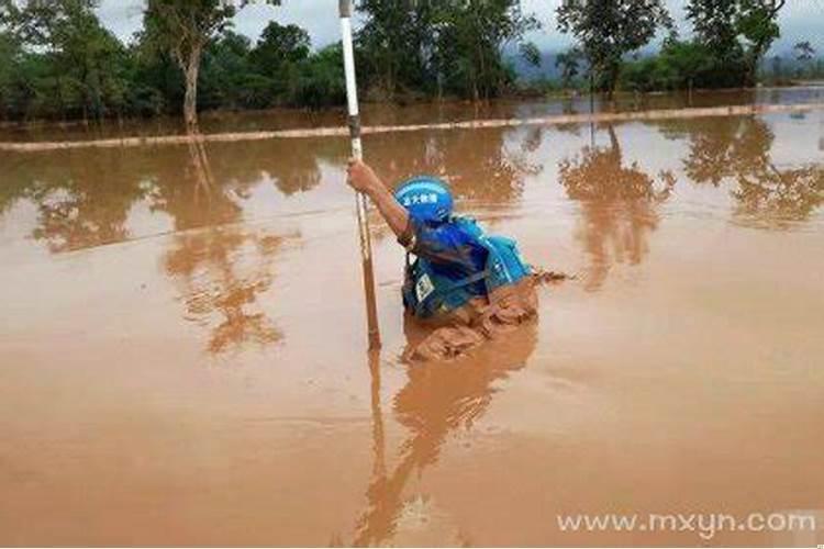 做梦梦见发水什么意思