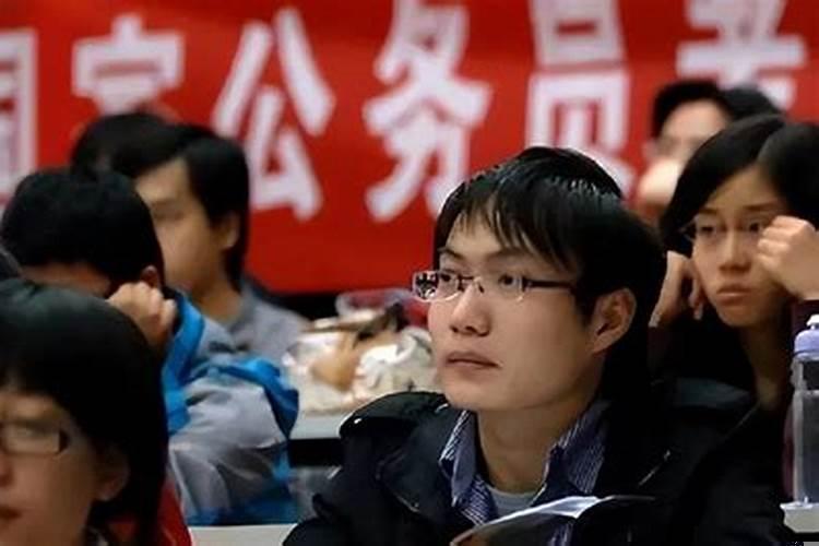 大四开始准备考公务员来得及吗