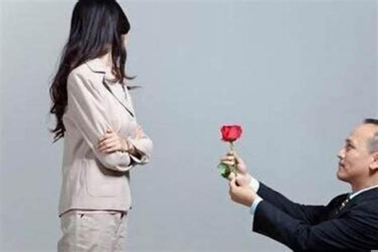 梦见侄女掉到水里