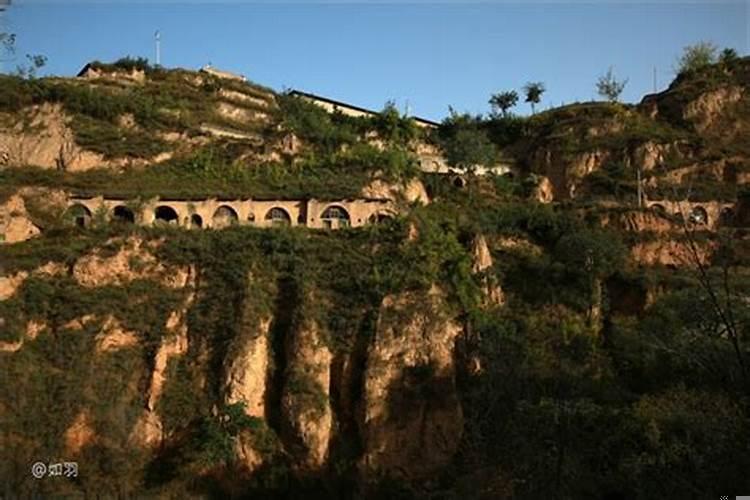 梦见走黄土高坡路