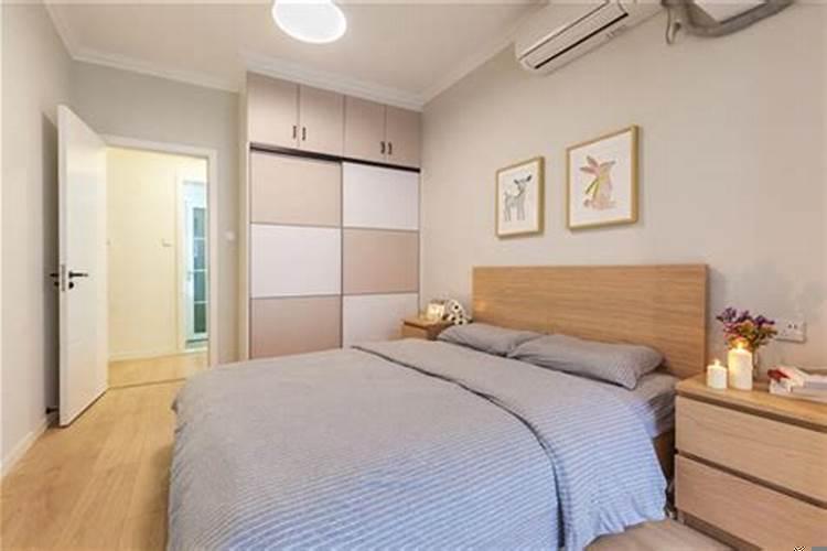 窗户朝北门朝西，床头怎么摆放