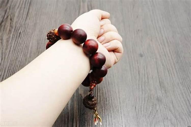 女人转运珠一般带几颗手链