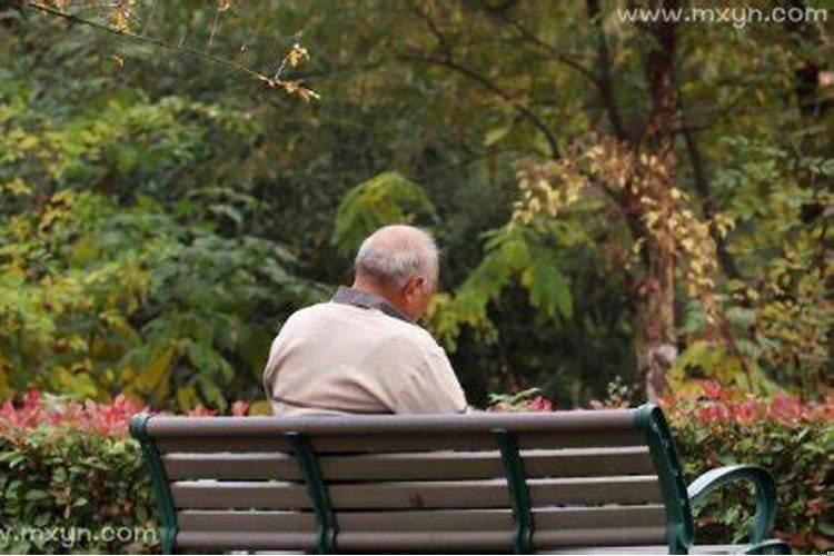 女人梦见已故邻居老头