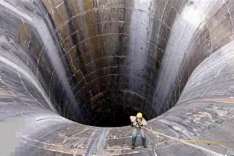 梦见山上土塌了