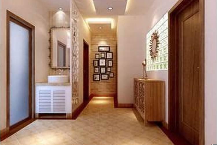 店铺大门正对里面小门