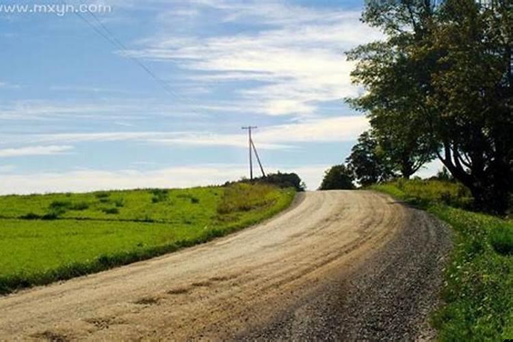 梦见走黄土高坡路