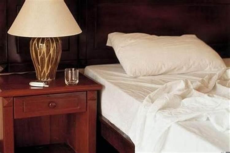 床头要摆在什么方位运势最好?