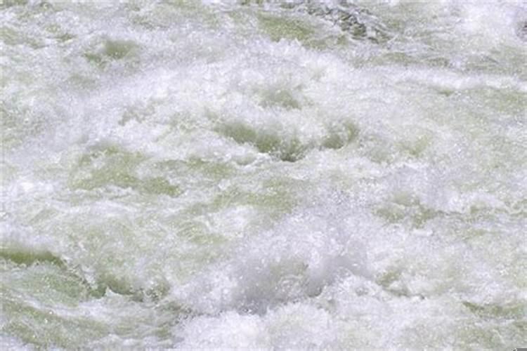 梦见河水突然涨水