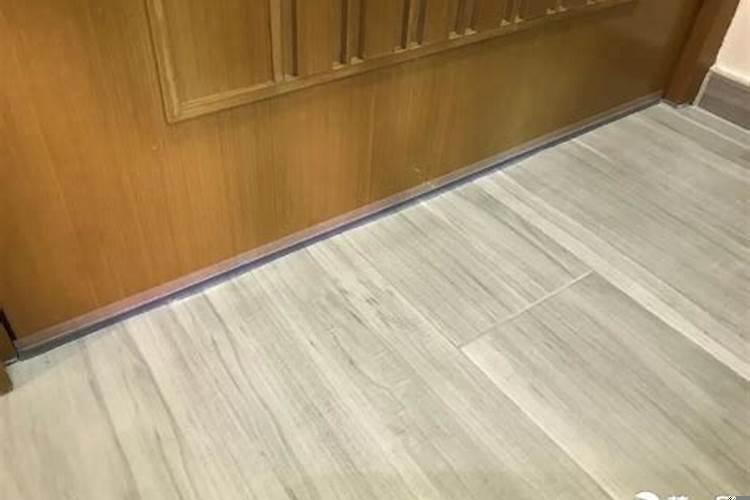 先铺瓷砖还是先安装门套