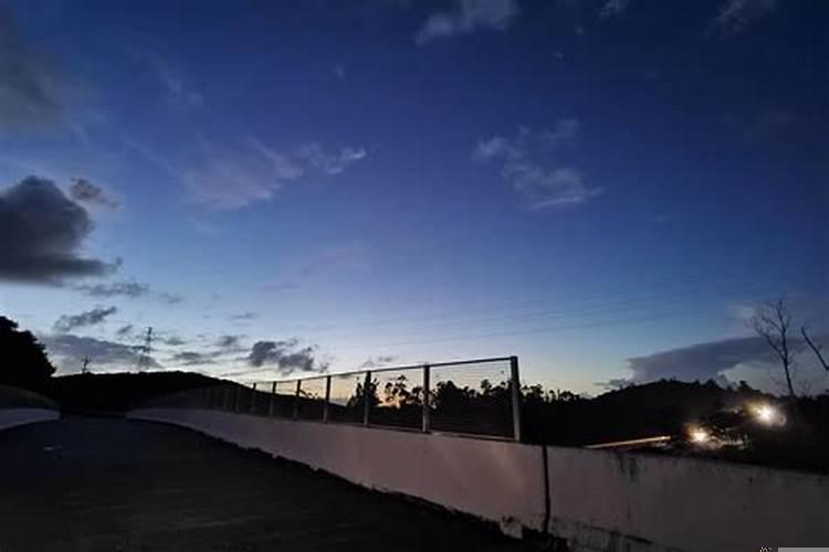 做梦梦到女鬼和小鬼