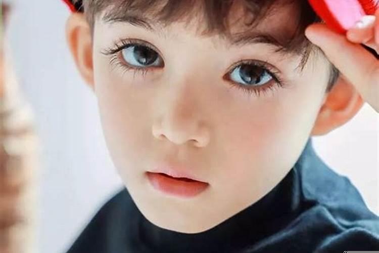 梦到混血儿男孩子