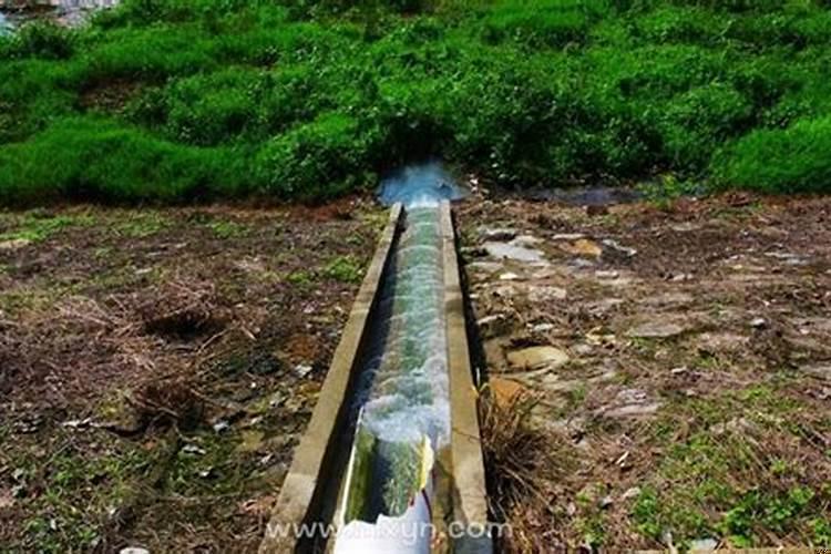 做梦梦见排水沟漏水