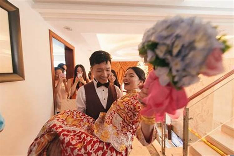 新婚夫妇闹洞房