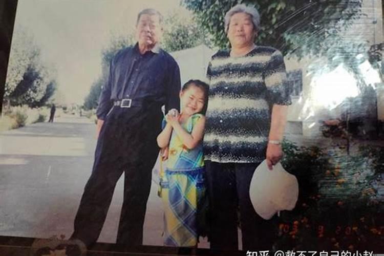 梦见做饭给过世的爷爷吃