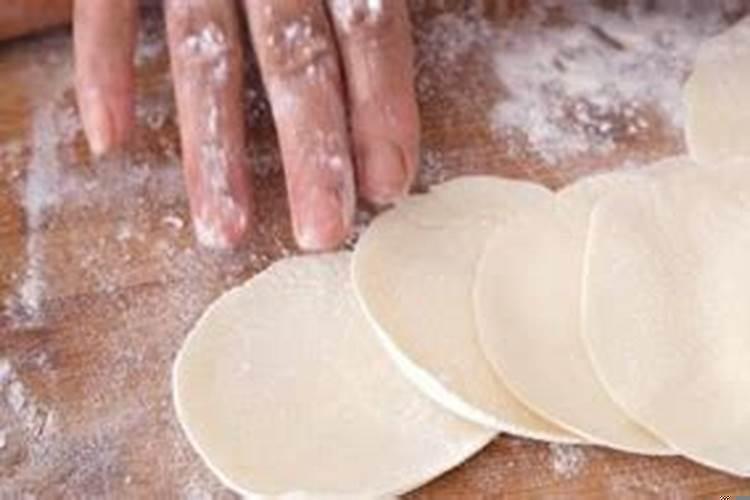 梦见饺子皮硬包不住