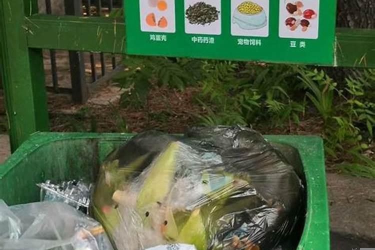 店门口有垃圾箱好不好